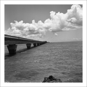 海と橋.jpg